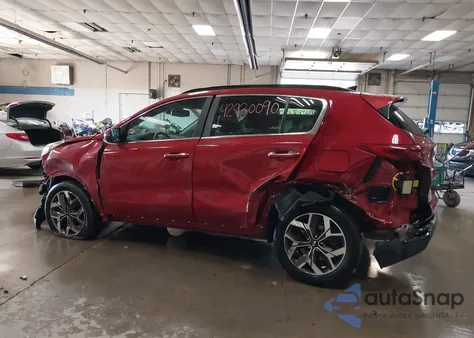 2020 Kia Sportage Ex z USA, uszkodzony, nr VIN KNDPNCAC5L7643806